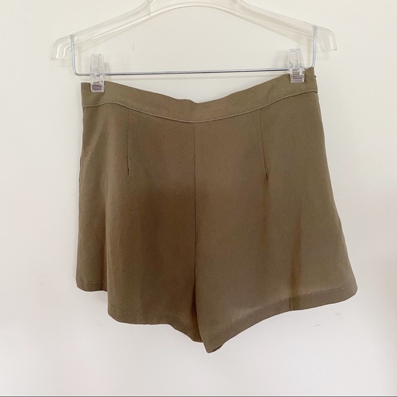 NWOT Zaful olive green Flowey shorts with Tie - Picture 3 of 3
